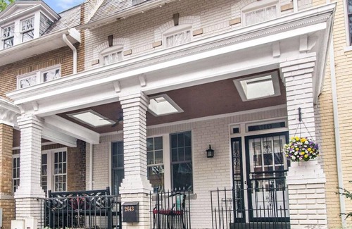 Northwest House | 4-Bed Historic Row House in Woodley Park – 2 Blocks to Metro- Parking Included!n
