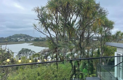 Devonport House | 4 Bed home in Devonport views overlooking Ngataringa Bay. Spa, Firepit, Kayak.