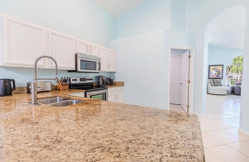 Lake Berkley House | 4-Bed Home | Near Disney | Private Pool