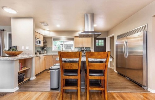 Vancouver House | 4-bed home w GameRoom, FirePit & Saltwater Hot Tub
