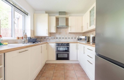 Cambridge Apartment | 4-Bed Home with Garden & Parking – Nr Hosp & City