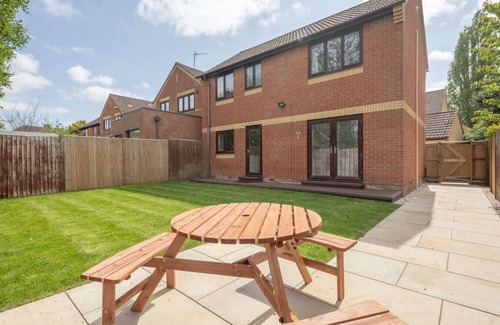 Cambridge Apartment | 4-Bed Home with Garden & Parking – Nr Hosp & City