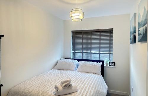 Wolverhampton House | 4 Bed House - Sleeps 7 - Pets - Parking - Wifi