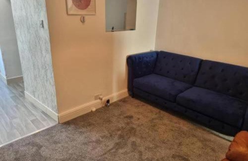 Gillingham House | 4 Bed House - Sleeps 8 - Garden - Parking - Wifi