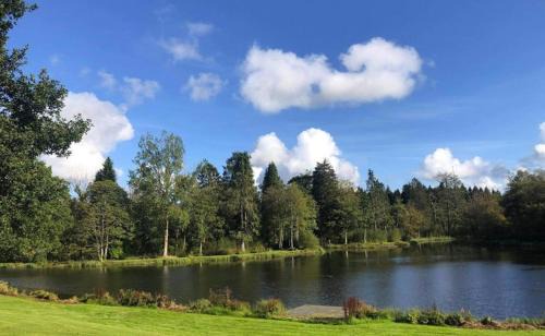 Beattock House | 4 Bed House - Sleeps 9 - HotTub - Parking