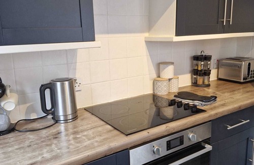Belfast House | 4 Bed House walking distance to high street and 5 minutes drive to Belfast city.