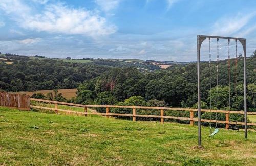 Ash Mill House | 4 Bed in Alswear oc-p32729