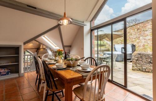 Westleigh House | 4 Bed in Bideford OAPPL