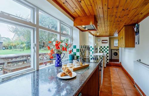 Brancaster House | 4 Bed in Brancaster KT196