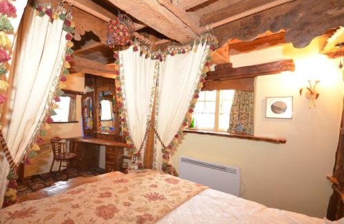 Wimborne House | 4 Bed in Corfe Mullen THOLD