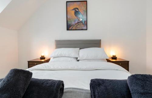 Coulsdon West House | 4-Bed in Coulsdon 20 min London, 20 min Gatwick