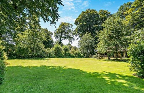 Maiden Newton House | 4 Bed in Dorchester 92413