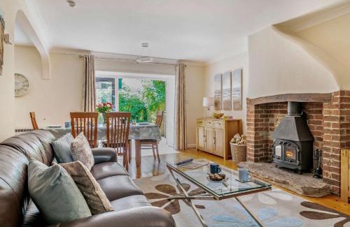 Maiden Newton House | 4 Bed in Dorchester 92413