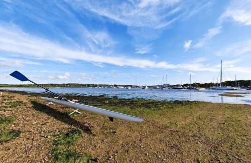 Whippingham House | 4 Bed in East Cowes 94556