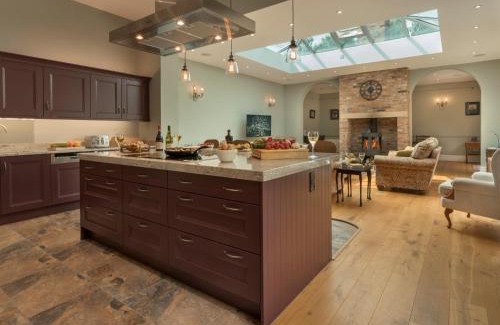 Storwood House | 4 Bed in Elvington 55738