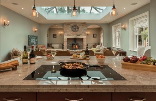 Storwood House | 4 Bed in Elvington 55738