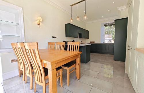 Kelso House | 4 Bed in Kelso oc-b33446