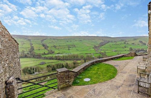 Fremington House | 4 Bed in Low Row G0083