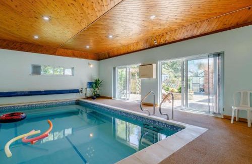 Netley House | 4 Bed in Netley 82920