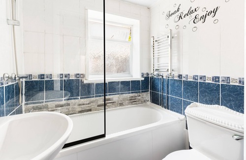 Birmingham House | 4 Bed Large House + Parking