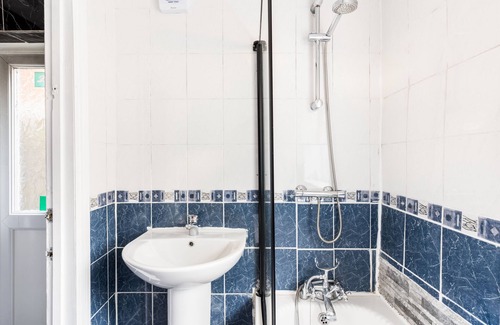 Birmingham House | 4 Bed Large House + Parking