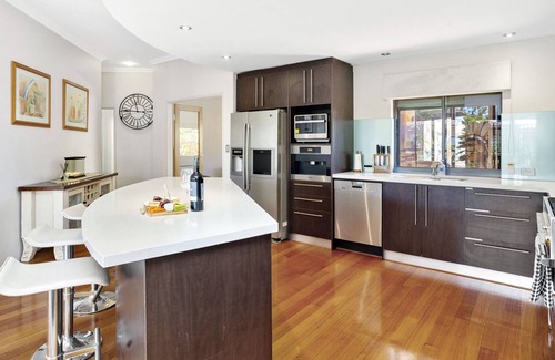 West Leederville House | 4 Bed Serene Family Oasis | Food & Bar Precinct