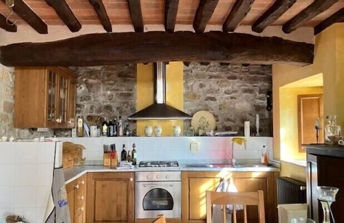 Guzzano-pieve di Controne House | 4-Bed, Sleeps 8, Pets, Free Parking