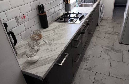 Birmingham House | 4 Bed-Sleeps 9-Private Garden-Free Parking