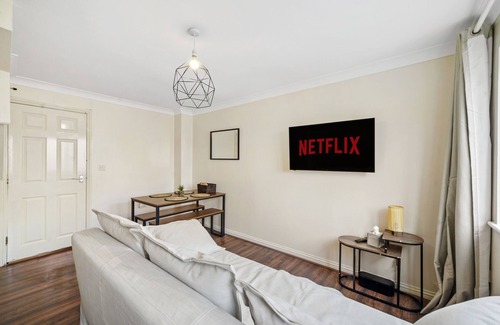 Greenwich House | 4 bed Townhouse- Free parking