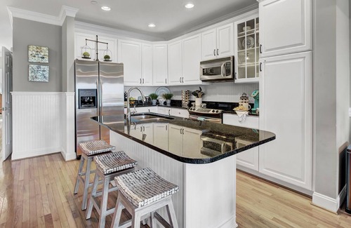 Waters Edge House | 4 Bed Townhouse with Fantastic Location and River Views!