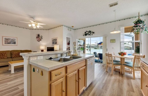 Esprit Villa | 4 Bed Villa with private pool overlooking Golf course and near Disney!