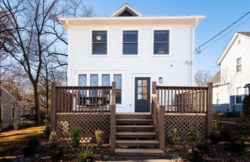 University Place House | 4 bedroom/2.5 bath fully restored 1910 beauty minutes from KU campus & downtown.