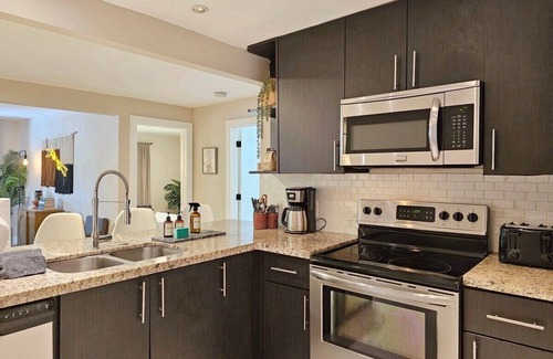 Edgewood House | 4 bedroom, 2 bath, king bed, disco ball, near FTL marine center