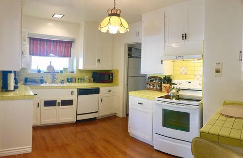 Toluca Lake House | 4 bedroom 2 classic house in nice neighborhood near Universal Studios