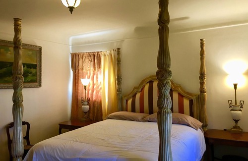 Toluca Lake House | 4 bedroom 2 classic house in nice neighborhood near Universal Studios
