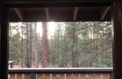 Truckee Cabin | 4 bedroom 2190 sq ft. home in Tahoe Donner Truckee With central AC