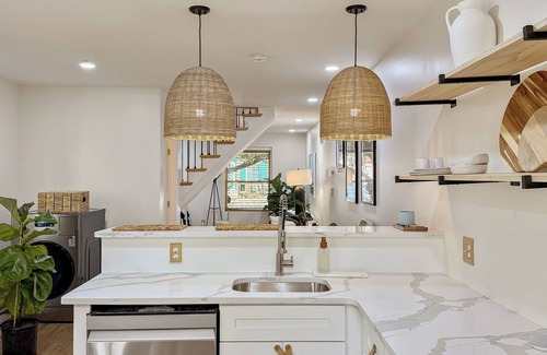 Riverfront House | 4-bedroom 3.5 Bathrooms townhome located downtown Wilmington, DE with W/D!