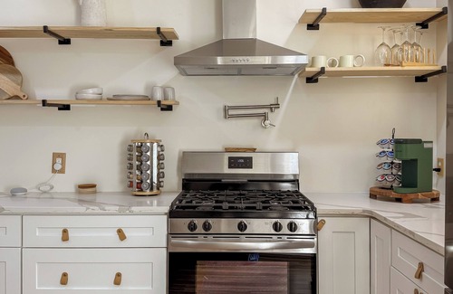 Riverfront House | 4-bedroom 3.5 Bathrooms townhome located downtown Wilmington, DE with W/D!