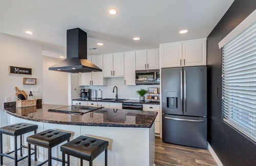 Scottsdale Estates Eight House | 4 Bedroom 3 Bath w/Sports Bar Game Room! Located Minutes to Old Town!