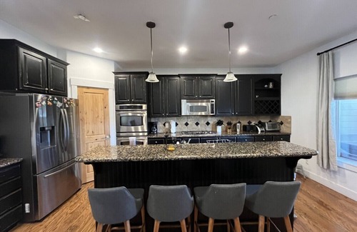 Bear Hollow Village House | 4 Bedroom 3 Bathroom + Hot Tub Minutes from Slopes