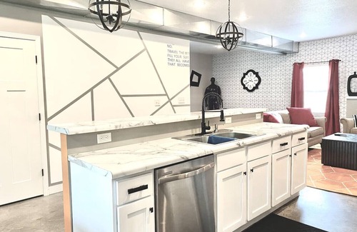 Maryville House | 4 bedroom/4.5 bathroom/10 beds/pets/pool table