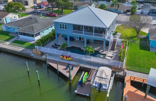 Spring Hill House | 4 bedroom 4 bath/heated pool/sleeps 13/Kayaks