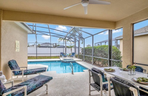 Haines City Villa | 4 Bedroom/4 Bathroom full en-suite Vacation Home with Pool, Spa and Game Room.