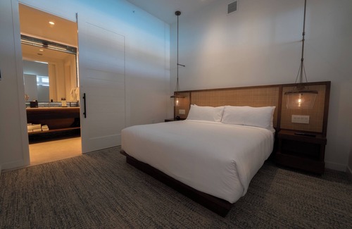 Florida Central Atlantic Coast Resort | 4 Bedroom, 4 Bathroom Luxury Evermore Bay View Flat in Orlando, FL near Disney!