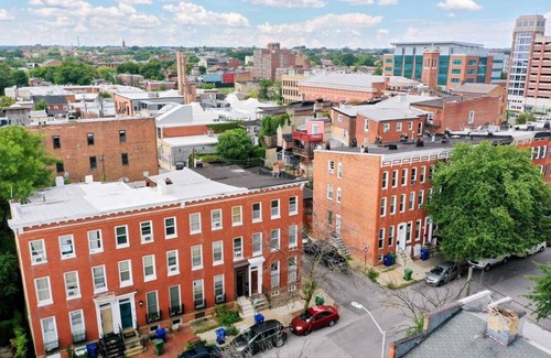 Downtown Baltimore House | 4 Bedroom 4 Full Bathroom Near Downtown with FREE parking