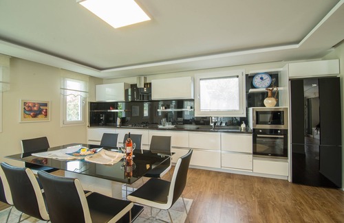 Dalyan City Center Villa | 4 bedroom accessible villa with private pool, jacuzzi, garden and lift
