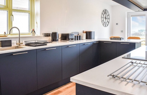 Cylch-Y-Garn Cottage | 4 bedroom accommodation in Llanrhyddlad