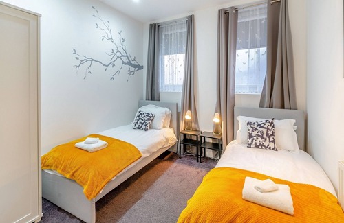 Dunfermline Cottage | 4 bedroom accommodation in Dunfermline