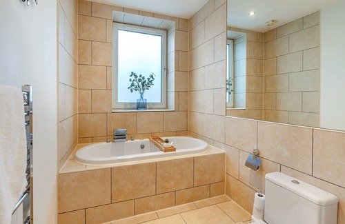 Dunfermline Cottage | 4 bedroom accommodation in Dunfermline