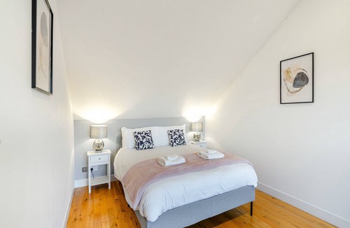 Dunfermline Cottage | 4 bedroom accommodation in Dunfermline